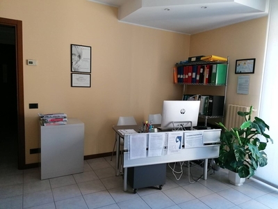 Ufficio in Vendita a Lecco, 170'000€, 75 m²