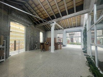 Ufficio in Vendita a Lecco, zona Pescarenico, 230'000€, 140 m²