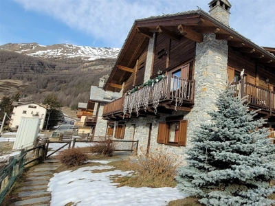 Villa bifamiliare in vendita a Cogne Aosta Gimillan