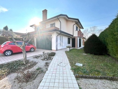 Villa Bifamiliare in vendita a Padova via Borgo Borghetto, 11