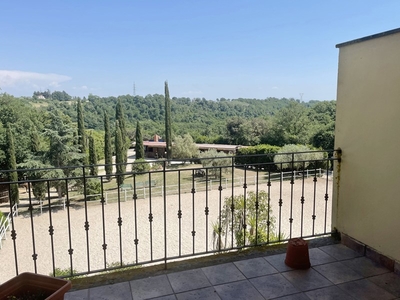 Villa bifamiliare in Vendita a Roma, 279'000€, 370 m²