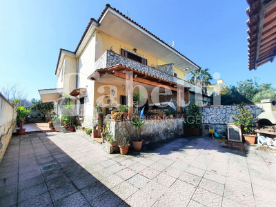 Villa con giardino a Giugliano in Campania