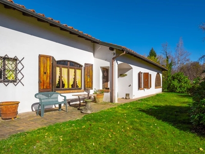 Villa con giardino in vendita sulle colline di Stresa