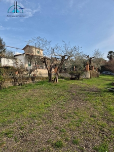 Villa con terrazzo, Fara in Sabina stallone