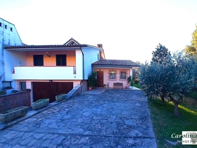 Villa in vendita 5 Stanze da letto a Nocera Umbra