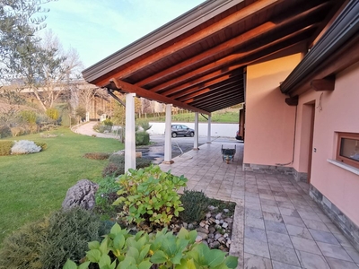 Villa in Vendita a Benevento, zona CRETAROSSA, 200 m²