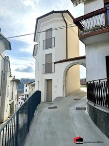 Villa in Vendita a Lugo di Vicenza Via Vigne