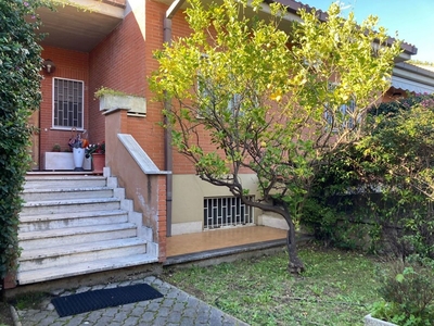 Villa in Vendita a Roma, 650'000€, 207 m²