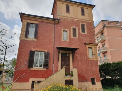 Villa in Vendita in Via Colfiorito a Roma