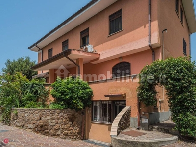 Villa in Vendita in Via Pescomaggiore a Roma