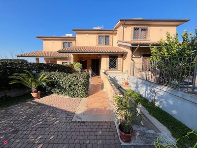 Villa in Vendita in Via Pomponesco a Roma