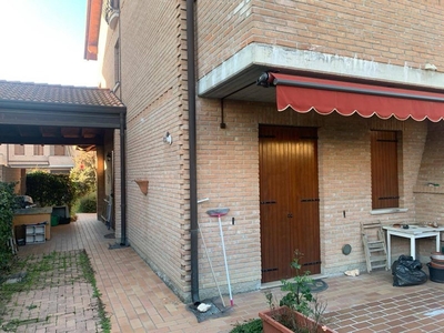 Villetta a schiera in Vendita a Ferrara, zona Francolino, 245'000€, 200 m²
