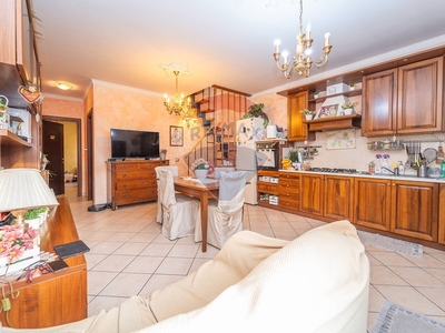 Villetta a schiera in Vendita a Roma, zona Valle Fiorita, 169'000€, 150 m²