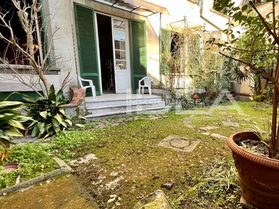Appartamento con giardino in via antonio mordini, Lucca