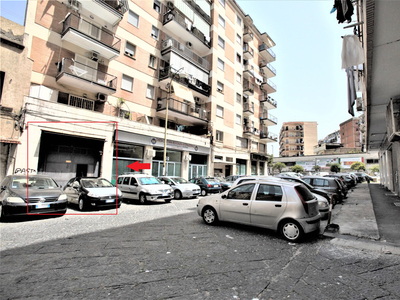 Box/Garage 600mq in vendita a Napoli