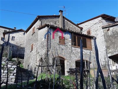Casa indipendente a Borgo a Mozzano in provincia di Lucca