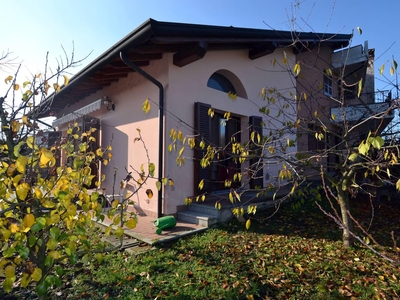 Villa Bifamiliare con giardino a Montanaso Lombardo