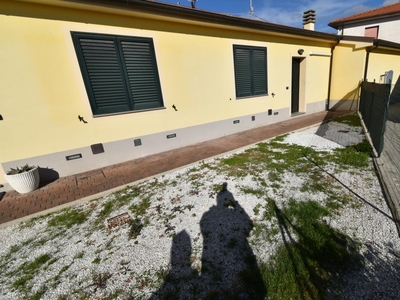 Villa Bifamiliare con giardino a San Giuliano Terme