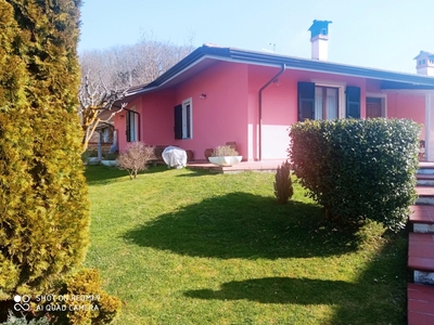Villa con giardino, Villafranca in Lunigiana malgrate