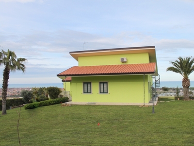 Villa vista mare a Martinsicuro
