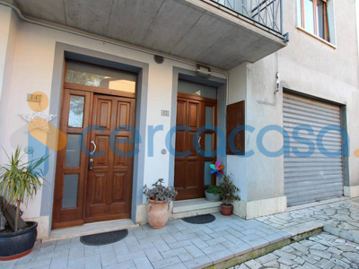 Abbadia di Montepulciano vendesi abitazione a piano primo con garage