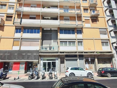 Appartamento buono stato, sesto piano, Murat, Bari