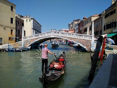 Appartamento da ristrutturare, in vendita in Ponte Delle Guglie, Venezia