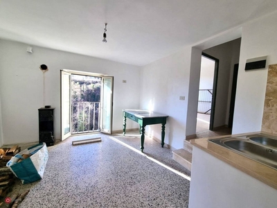 Appartamento in Vendita in Via Corsica a Caprarola