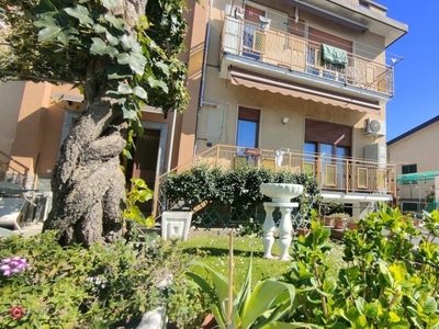 Appartamento in Vendita in Via Ugo Foscolo 20 a Pogliano Milanese
