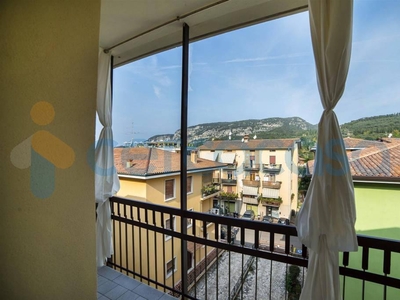 Appartamento Trilocale in ottime condizioni, in vendita in Via Galileo Galilei 11, Garda
