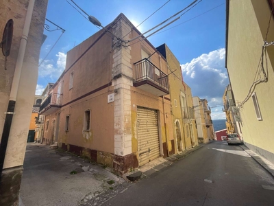 Appartamento, via Giuseppe Verdi, centro storico, Sortino