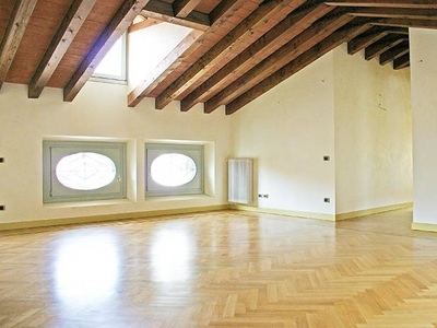 Attico ottimo stato, 200 m², Centro, Bergamo