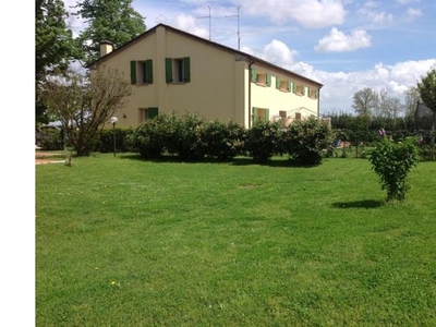 Porzione di casa in affitto a Ferrara, Zona Quartesana