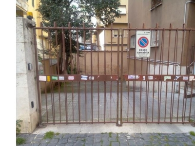 Garage/Auto silos in affitto a Roma, Zona Romanina, Via Luigi Pulci 7