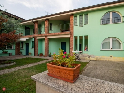 Casa Bi/Trifamiliare in Vendita in Strada provinciale per Granozzo a Granozzo con Monticello
