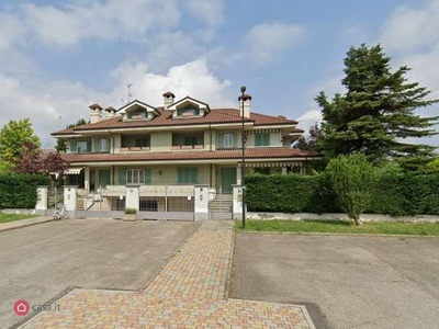 Casa Bi/Trifamiliare in Vendita in Via Luigi Einaudi a Nizza Monferrato