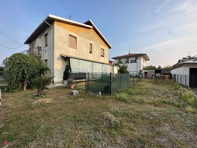 Casa Bi/Trifamiliare in Vendita in Via Mario Balustra a Tortona