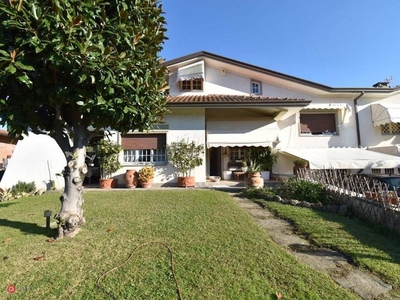 Casa Bi/Trifamiliare in Vendita in Via Padre Ignazio da Carrara 13 a Forte dei Marmi