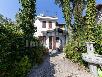 Casa Bi/Trifamiliare in Vendita in Via Rialto 4 a Laveno-Mombello