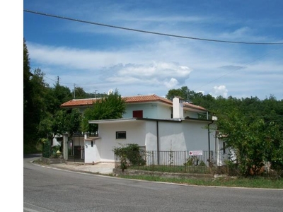 Casa indipendente in vendita a Alatri