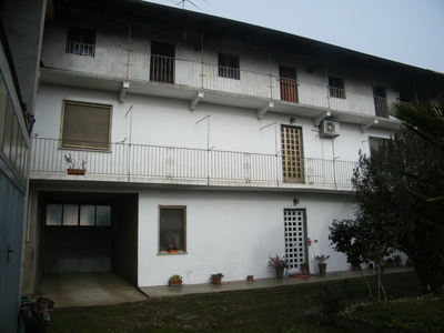 Casa indipendente con giardino a Bellinzago Novarese