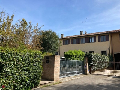 Casa indipendente in Vendita in Piazzale R. Mori 36 a Cesena