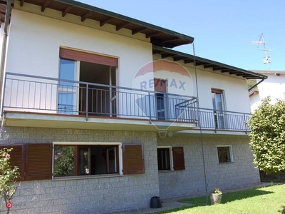 Villa in Vendita in Villaggio Bensi 7 a Lavena Ponte Tresa