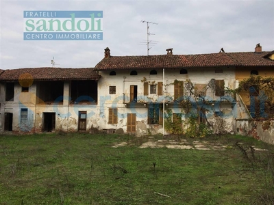 Casa semi indipendente da ristrutturare in vendita a Borgo Vercelli