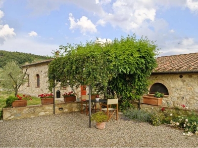 Confortevole casale a Rapolano Terme con giardino e piscina