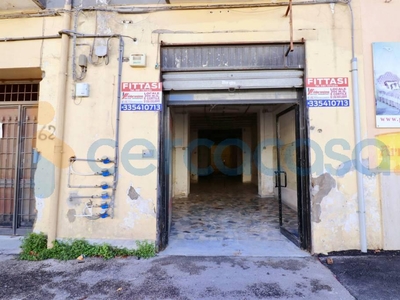 Negozio da ristrutturare, in affitto in Strada Provinciale Di Caserta, Napoli