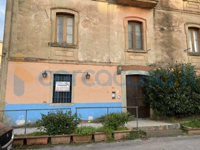 Negozio da ristrutturare, in affitto in Via Angelo Raffaele Passaro, Vallo Della Lucania