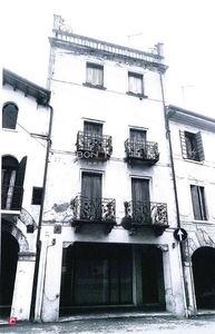 Palazzo in Vendita in a Treviso