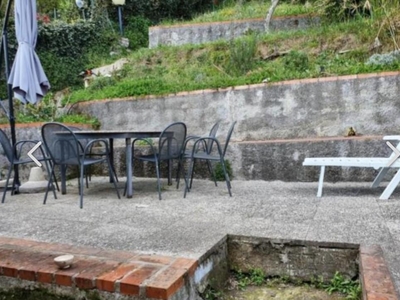 Quadrilocale con giardino a Carrara