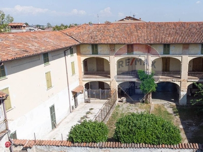 Rustico/Casale in Vendita in Via Alessandro Manzoni 7 a Castel Rozzone